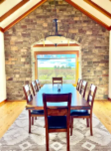 Vineyard Estate-Mountain views-Private; minutes to downtown. Pet friendly