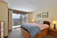 Bright, Family-Friendly Lake View House Close to Okemo, Killington, Pico,  Lakes