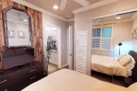 ON THE SAND! Beachfront Huntington Beach 3bd home! Walk out of house on sand!! - Wifi