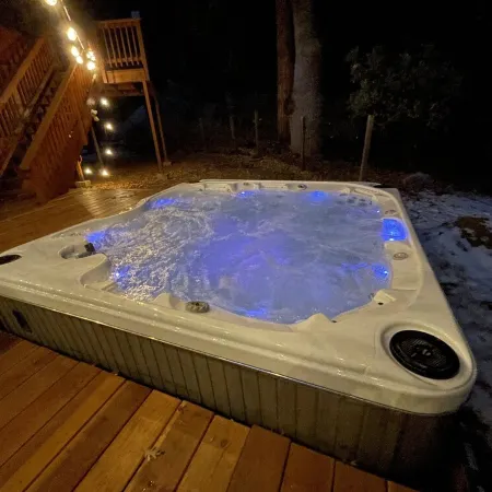 Spacious Secluded Cabin on 9 acres Hot Tub Outdoor Dining Private Trails