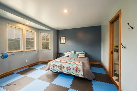 5Br/3.5ba Estate Sleeps 10 w Pool, Jacuzzi, Playground, Game Room, Fire Pit