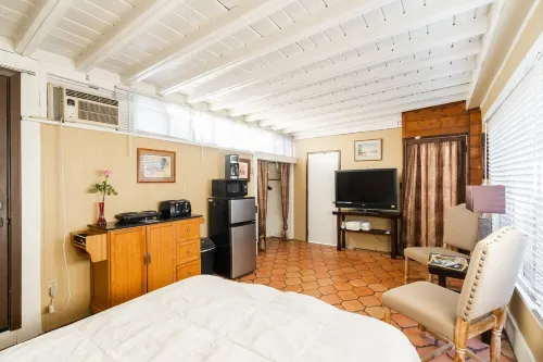 𖤓 Sunset Studio, In The Heart Of Point Loma 𖤓