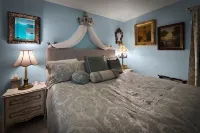 The French Farmhouse at Midtown Manor - Hot Tub!