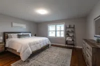 Stunning Modern Farmhouse with Mountain Views!!