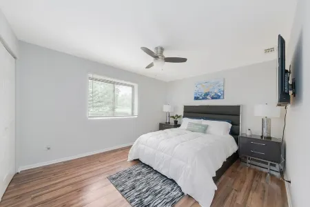 ♛The Broadway Special♛ - 2 Bd/1 Bath Smart-Condo! Отели в г. Ленсинг