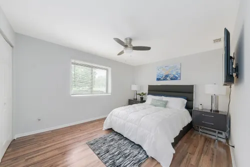 ♛The Broadway Special♛ - 2 Bd/1 Bath Smart-Condo!