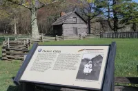 Time to Unwine-Waterfront Cabin w/Hot Tub! Pet Friendly! Blue Ridge Parkway