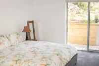 Banksia House: Stunning Ocean Views, Pet Friendly, Wifi Hotels near Woolamai Surf Beach