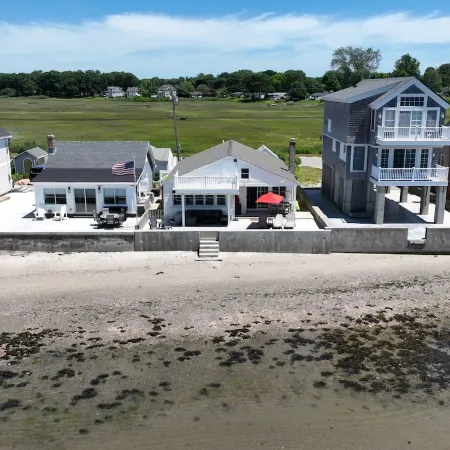 Waterfront oasis 4 bdr house in Old Saybrook direct waterfront amazing sunsets