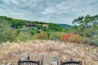 Mata'Zamo Cowboy Pool Cliffside Cabin, 900 Acres w/Trails, Farm Animals, Hiking