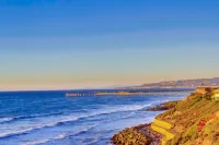 New Luxury Condo on Ocean Cliff, 2 Bedroom Suites, Full Kitchen, Living Room