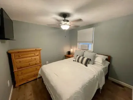 On Locke - Family lake house with pvt beach, dock Отели в г. Барнстед