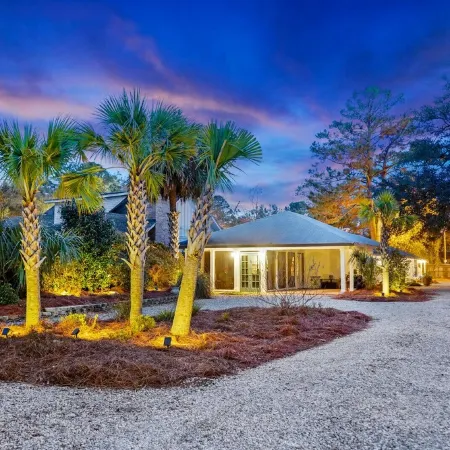 Le Hibou Blanc (B) - Fairhope: Laid-back Sophistication