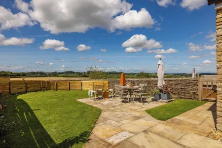 Stunning Renovation edge of Frome + country views
