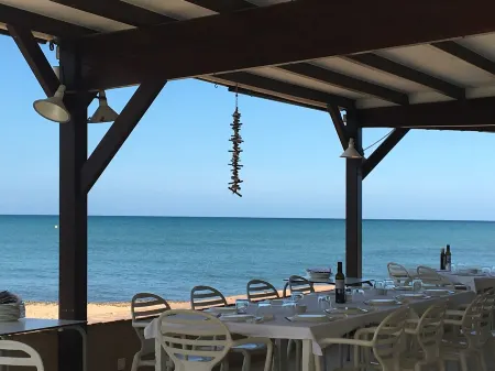 1ªLínie! Right on the beach, sea views, pool, climate, WIFI