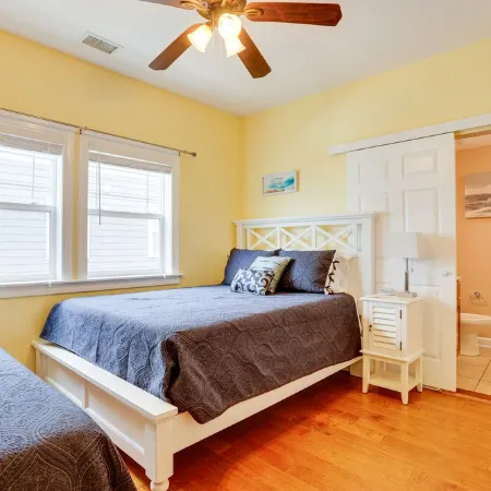 3 bedroom condo with oceanfront just steps away!