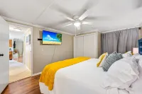 Relaxing 2Bd, 2Ba home in Fort Myers,  close to the beach! Sleeps 6
