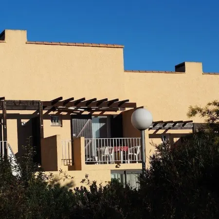 Charming T1 completely renovated, with large terrace, in the heart of Giens.