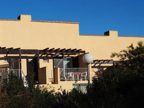 Charming T1 completely renovated, with large terrace, in the heart of Giens.