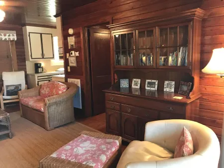 Cottage:  3005 Palmetto Blvd.