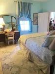 Historical Victorian 2 bedroom Flat 1 block from Beach JUST RENOVATED!