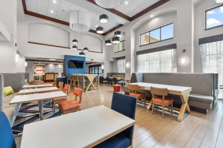 Hampton Inn & Suites St. Louis/South I-55 Отели рядом с достопримечательностью «Заповедник Тесзарс Вудс»