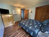 THE LOFT, Beautiful Deck Views, Steps from the Lake, Nights Around the Fire Pit 허드슨 호텔