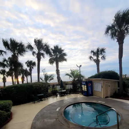 Romantic 14th Floor w/ a Wow View! Oceanfront King - Full Condo, Pools, Hot Tubs