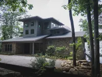 One of a Kind! Stunning Treetop Mansion on Smith Lake - Sleeps 22! 温斯頓縣酒店