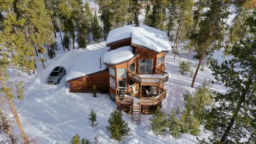 Pet Friendly Mountain Home w/Hot Tub, 10 Mins from Ski Resort & on Shuttle Route
