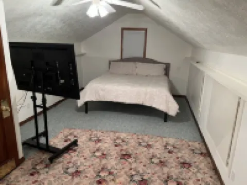 Sleeps 20+ Hillsboro, Beaverton Big and Spacious 7 Bedrooms