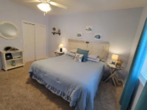 Year Round Relaxation with Beautiful Lake View for Creating Great Memories! 拉塞爾酒店