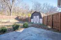 Cave Springs Country Home Close to Everything NWA Has to Offer