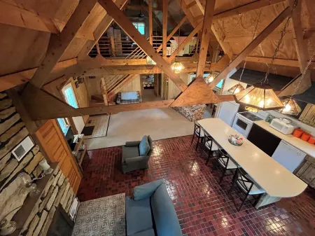 Private, cozy cabin on 13 acres with two ponds