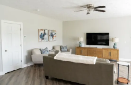 Sophisticated Golf Community Townhouse!–3442 Hoteles en Lysander