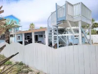 Fully Fenced Yard with Beautiful Patio & Authentic Beach Vibes 彭薩科拉海灘住宿飯店