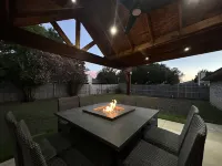 Central, Familial, w/ GAME Room, FIRE Pit, KING Bed ★ 4.6 mi from DFW Airport+