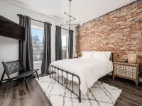Downtown Columbus Historic Luxury Home - Sleeps 14, Near OSU & Convention Center - balcony
