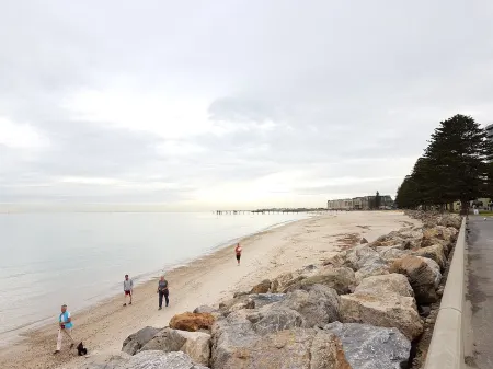 300 Steps to Glenelg Beach | Spacious, Renovated Heritage Apartment