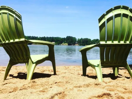 Camm's Lakeside Retreat (Close to Charlotte), Family-Friendly, Boat Available Отели в г. Юг Пойнт