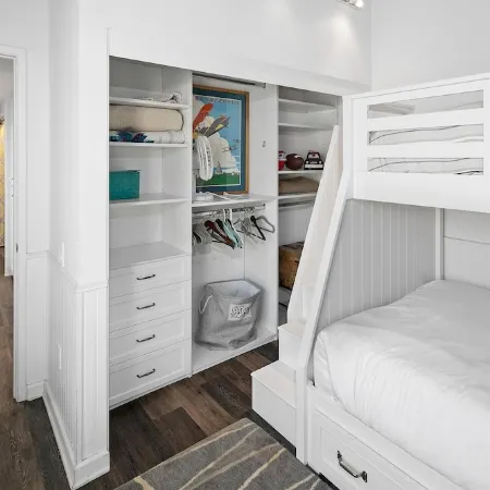 DEL MAR RETREAT & OCEAN VIEW! Walk to the beach!
