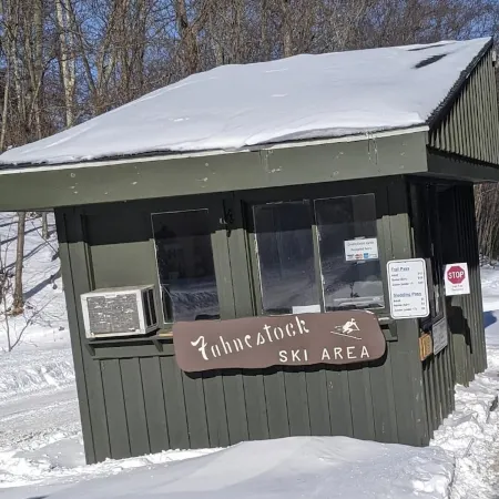 Privacy in the hills one hour from NYC and minutes to Breakneck Mtn.