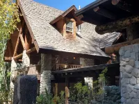 Majestic Mountain Cabin Retreat. Ski in ski out. Sleeps 14 팀파노고스 케이브 국가기념물 주변 호텔