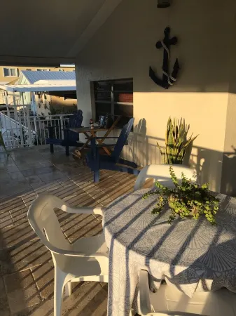 Waterfront Cottage at Tavernier, Florida Keys Отели в г. Тавернье