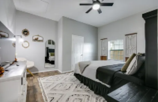 The Bird House - 3 Bedroom Downtown Nest