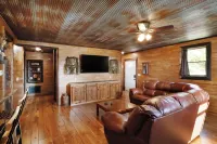 Wanderlust Suite - 2 Bed, 2 Bath Getaway