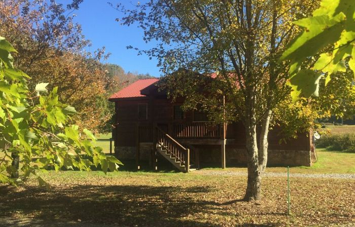 Bear Claw Cabin,  Located in Blairsville,GA ! on Richard Russell Scenic Hwy !!