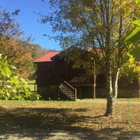 Bear Claw Cabin,  Located in Blairsville,GA ! on Richard Russell Scenic Hwy !!