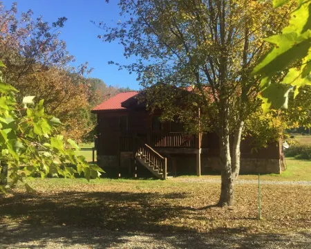 Bear Claw Cabin,  Located in Blairsville,GA ! on Richard Russell Scenic Hwy !! Hotels in Union County