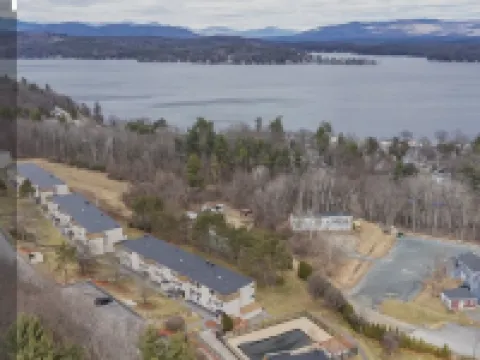 Adorable, updated condo. Walk to Weirs Beach. Near Bank of N.H.Pavilion. Hotels in Laconia